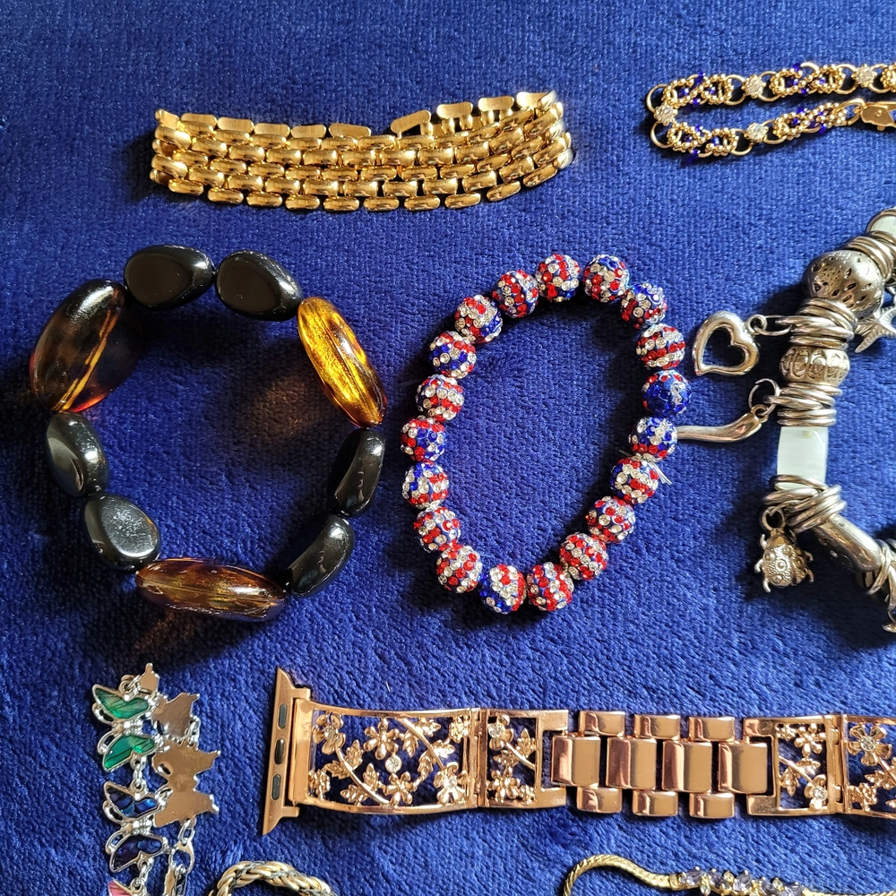 Vintage to Modern Silver and Gold Tone Stretch and Clasp Bracelet Lot - Picture 5 of 5